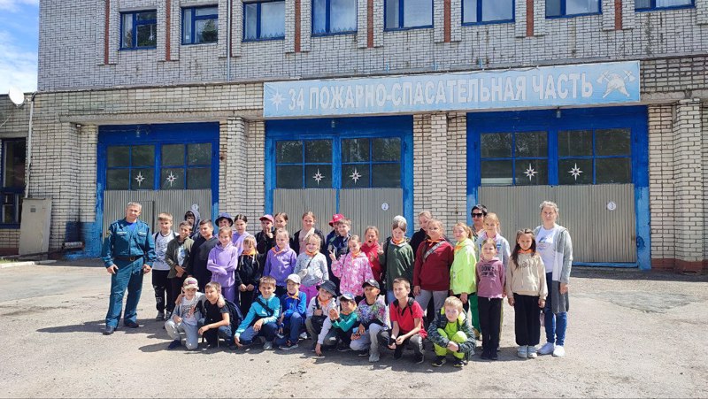 В пожарно-спасательной части №34 Мариинско-Посадского муниципального округа прошла экскурсия для воспитанников пришкольного лагеря «Посадский калейдоскоп»