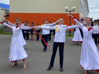 Кадеты простились со Знаменем 