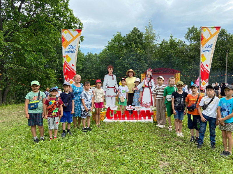 Воспитанники отряда "Солнышко" на праздновании праздника «Акатуй»