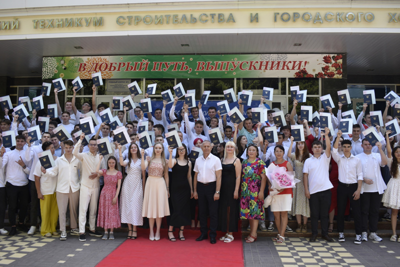 Торжественное вручение дипломов выпускникам 1 корпуса очного отделения