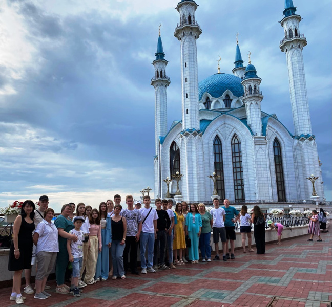 МАЛЕНЬКОЕ ПУТЕШЕСТВИЕ БОЛЬШОЙ КОМПАНИИ