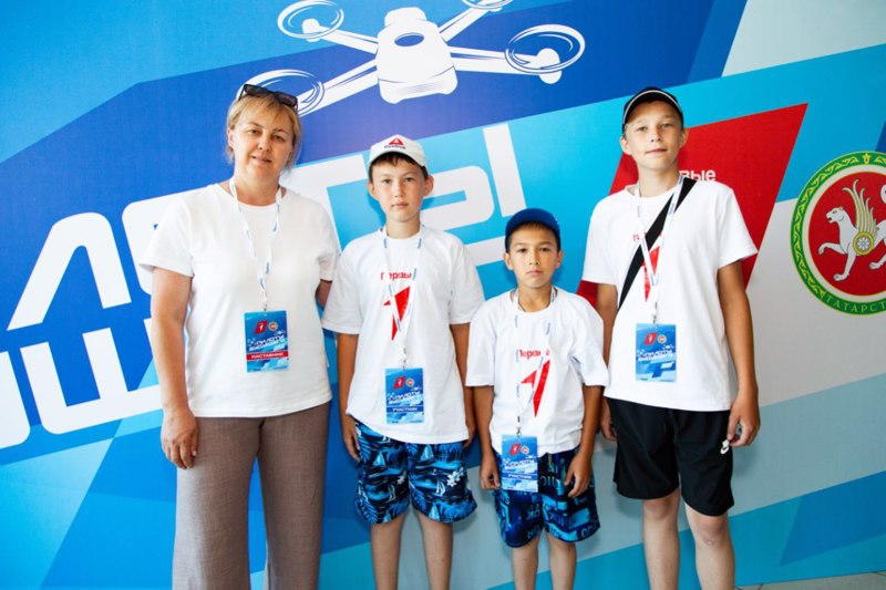 Участники финала Всероссийского чемпионата пилотирования дронов "Пилоты Будущего"