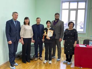 Вручение наград женской команде МАОУ СОШ №3 г.Ядрина по волейболу