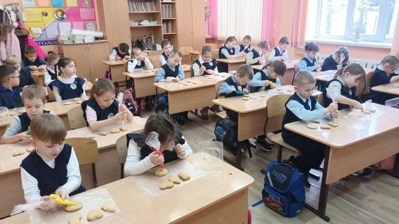 Обучающиеся школы №8 приняли участие в мастер-классе "Роспись пряников".