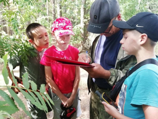 Члены школьного лесничества «Лесные робинзоны» Урмарской СОШ им. Г.Е.Егорова вышли в лесной массив