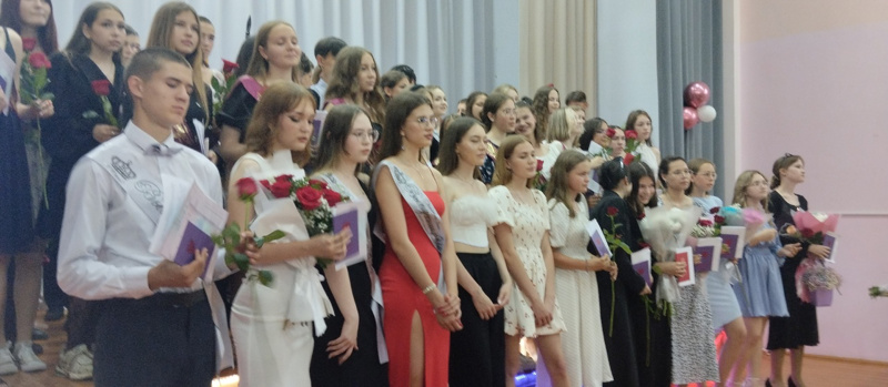 В Янтиковской школе состоялась торжественная церемония вручения аттестатов выпускникам 9-ы́х классов