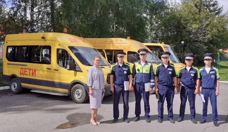 Технический осмотр школьных автобусов в рамках оценки готовности к новому учебному году