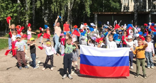 В детском саду прошли мероприятия, посвящённые Дню российского флага.