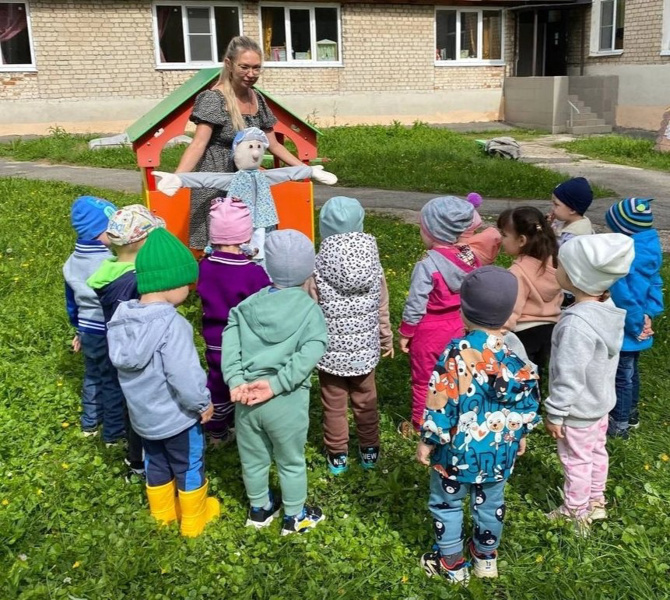 Необыкновенное путешествие малышей "К бабушке Забавушке".