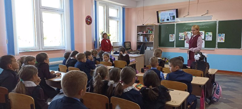 Беседы по вопросам безопасности на дорогах, в быту, на улице, в природе, в общении с незнакомыми людьми.