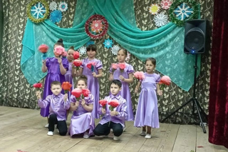 Юные танцоры "Танцевальной студии "Изюминка"