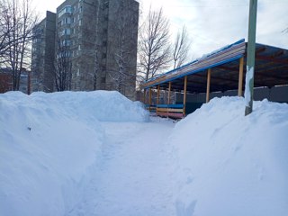 Уборка снега на территории