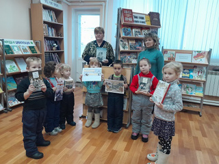 В сельской библиотеке.