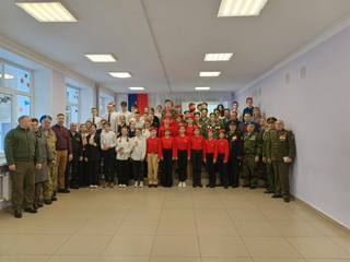Сегодня на базе МБОУ "СОШ №3" состоялось открытие месячника оборонно-массовой, военно-патриотической и спортивной работы