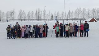 В рамках месячника оборонно-массовой,  спортивной и патриотической работы в МБОУ «Карабай – Шемуршинская СОШ» прошла лыжная эстафета