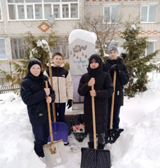 "Лопаты в руки - и вперед!"