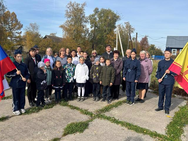 💥Ученики МБОУ "Кольцовская СОШ" высадили дерево 🌿память о погибшем участнике СВО - Пашине А