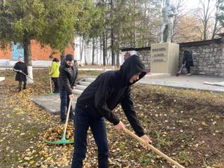 Экологический субботник на территории памятников