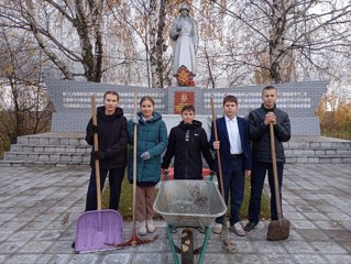 Осенний субботник на мемориалах и обелисках