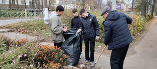 Школьный субботник – это не просто традиция, это возможность объединиться в общее дело.