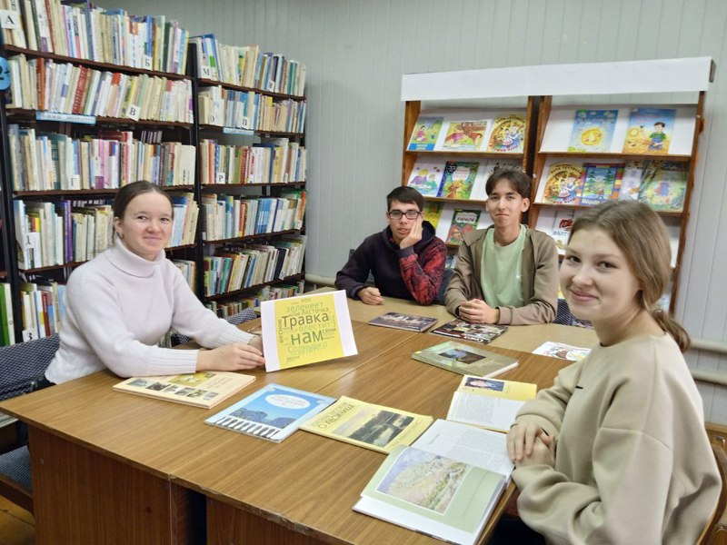 Познавательный  час  «Книги знакомят с художниками».