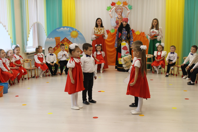 Утренник по мотивам русской народной сказки "Гуси - лебеди" в старшей группе "Почемучки"