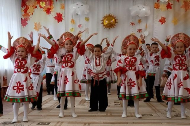 Утренник в подготовительной группе "Осенняя ярмарка"