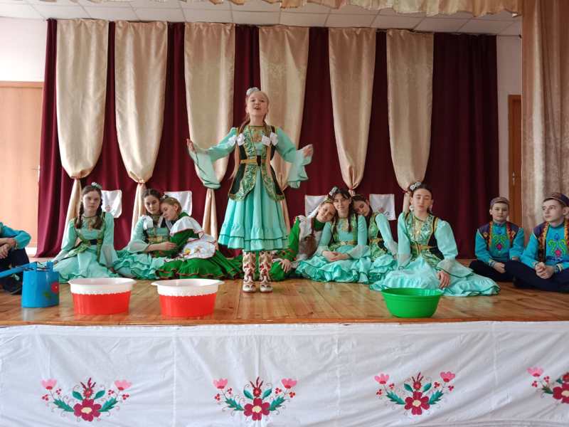 Мы участвуем в онлайн-флешмобе "Моя семья в национальном костюме"!🎉🌍