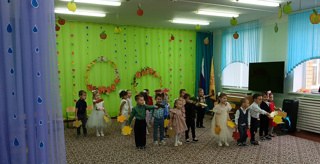 Заглянул сегодня праздник в каждый дом