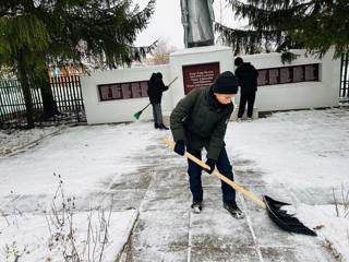 Юные участники проекта "Хранители истории" проявили уважение к памяти павших героев