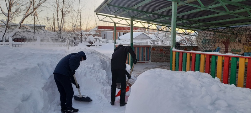 В ДОУ устранены последствия снегопада.