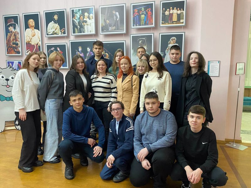 Обучающиеся 10 А класса в русском драмтеатре на спектакле «Братья Карамазовы»