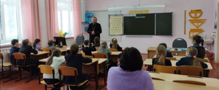 Встреча учащихся школы с настоятелем Карамышевского храма отцом Константином