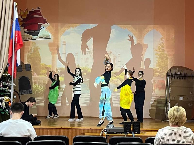 В рамках Всероссийской проекта "Школьный театр" обучающиеся 11 А класса готовят для показа младшим школьникам театральную постановку "Али-Баба и разбойники"