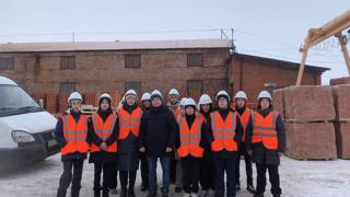 Учащиеся 8 б класса отправились  на экскурсию на АО «Ядринский кирпичный завод»