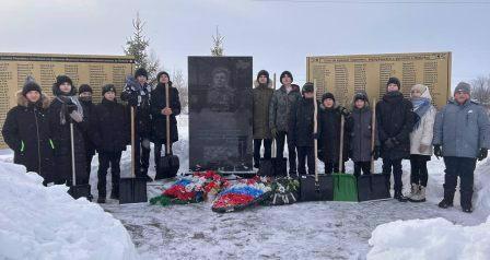 Уборка снега в парке имени Героя Советского Союза В.Д. Харитонова