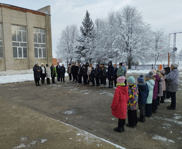 В школе провели учебную эвакуацию