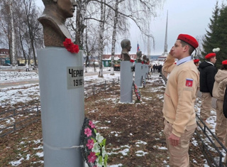 НАВЕКИ В ПАМЯТИ ГЕРОЕВ ИМЕНА...