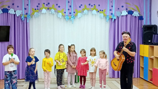 В гостях у ребят поэт-песенник Анатолий Шахтин