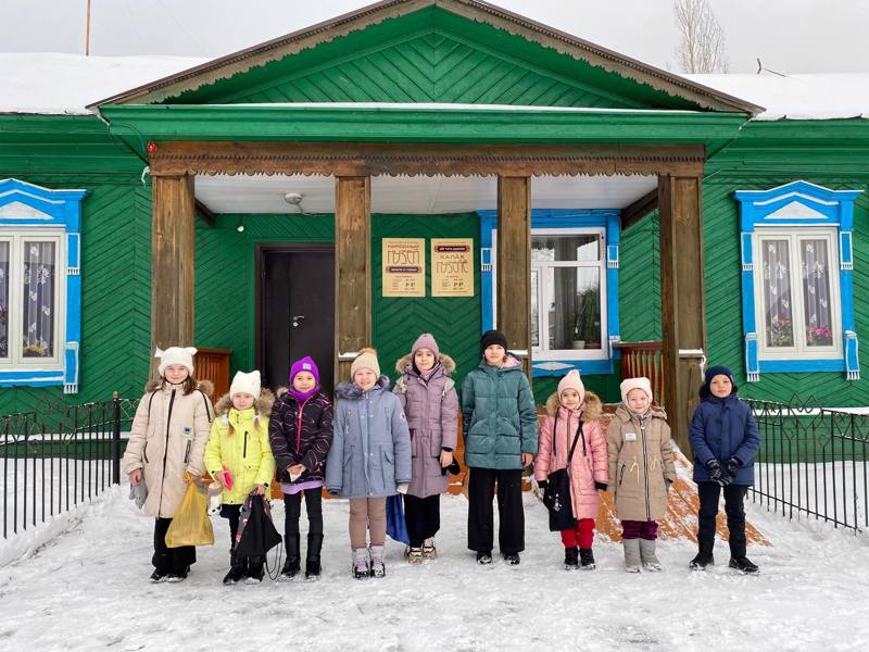 Юные художники побывали в музее «Земля и люди».