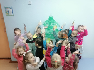 Нарядили ёлочку