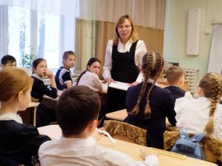 В Урмарском муниципальном округе 11 педагогов поборолись за звание "Самого классного классного 2024"