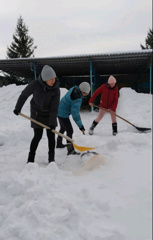 Уборка снега на территории детского сада