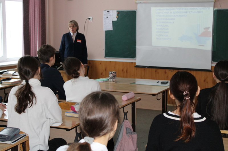 Кадровый центр «Работа России» Вурнарского района приходит на помощь школьникам.