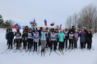 В рамках месячника оборонно-массовой, спортивной и патриотической работы в МБОУ «СОШ №2» г.Ядрина прошли традиционные соревнования по лыжным гонкам