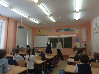 Волонтеры школы Мингазова Камилла и Алексеева Юлия провели во 2 а классе викторину по теме " Птицы".