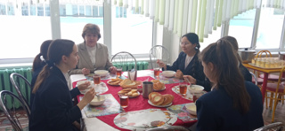 Члены РДДМ «Движение первых» получили возможность позавтракать с директором школы