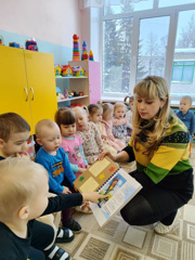 Воспитанники группы «Почемучки» присоединились к Восьмой общероссийской акции "Дарите книги с любовью"