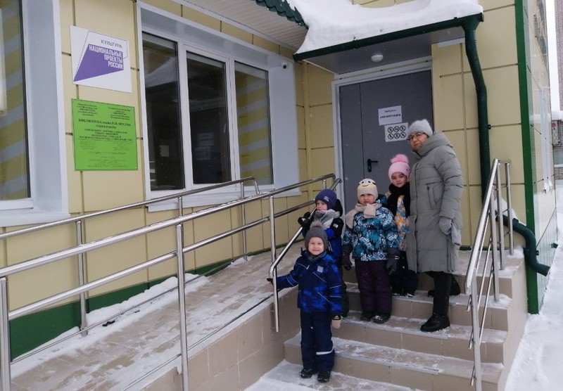 Опыт взаимодействия групп компенсирующей направленности МБДОУ «Детский сад №45 «Журавлики» и МБУ «Библиотека» начал складываться еще с 2019 года.
