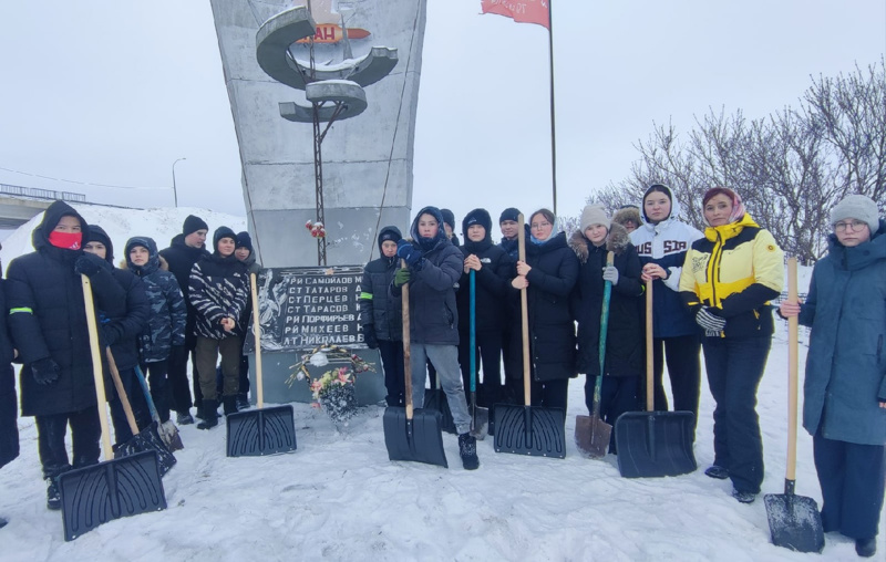 Добрая традиция  ежегодно приводить в порядок памятник воинам-афганцам и памятник погибшим воинам в годы Великой Отечественной войны